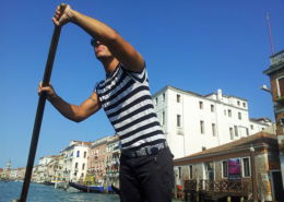 Venice tours: gondola ride & serenade.