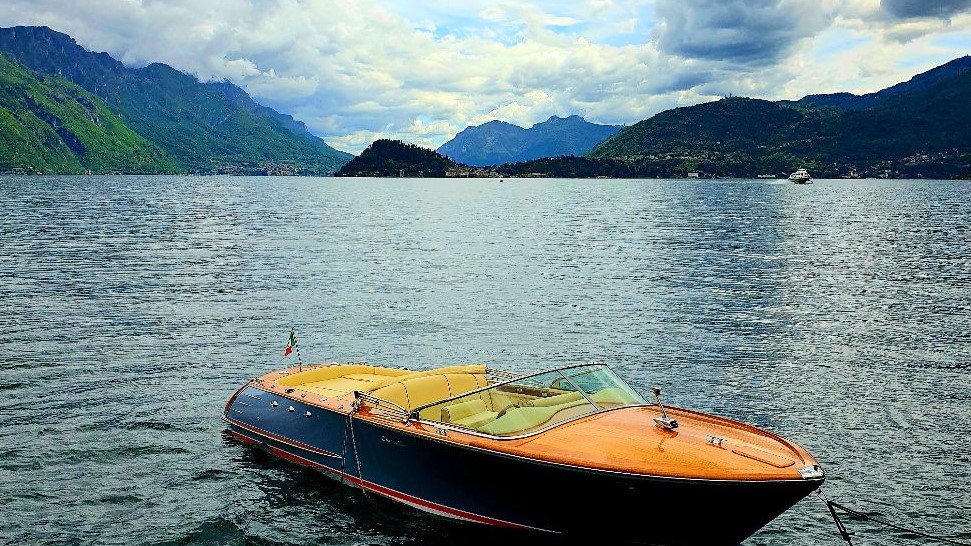 EXPLORE LAKES REGION BOAT